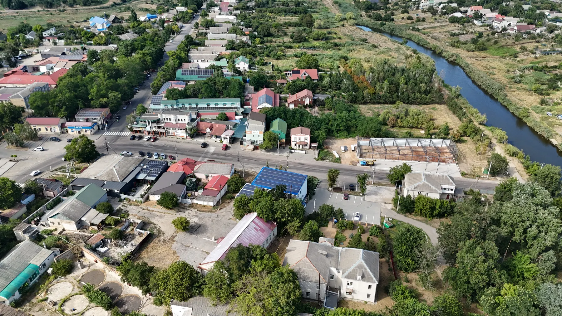 Центр Великодолинського та майданчик