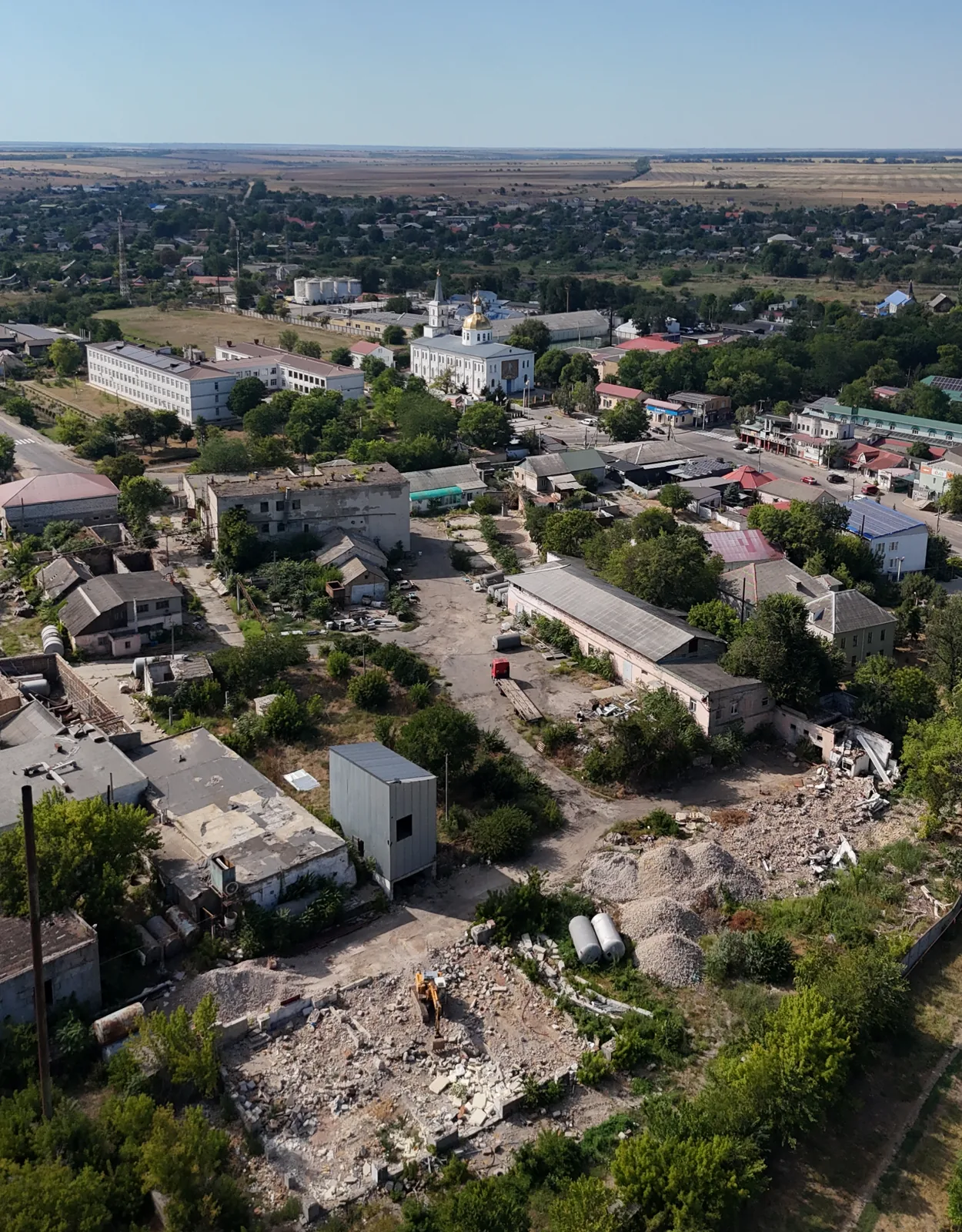 Колишній виробничий майданчик і сусідня забудова